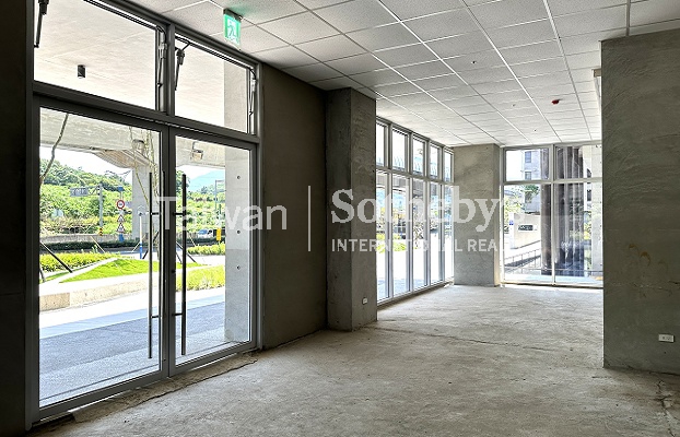 淡海知名超商包租金店室內照